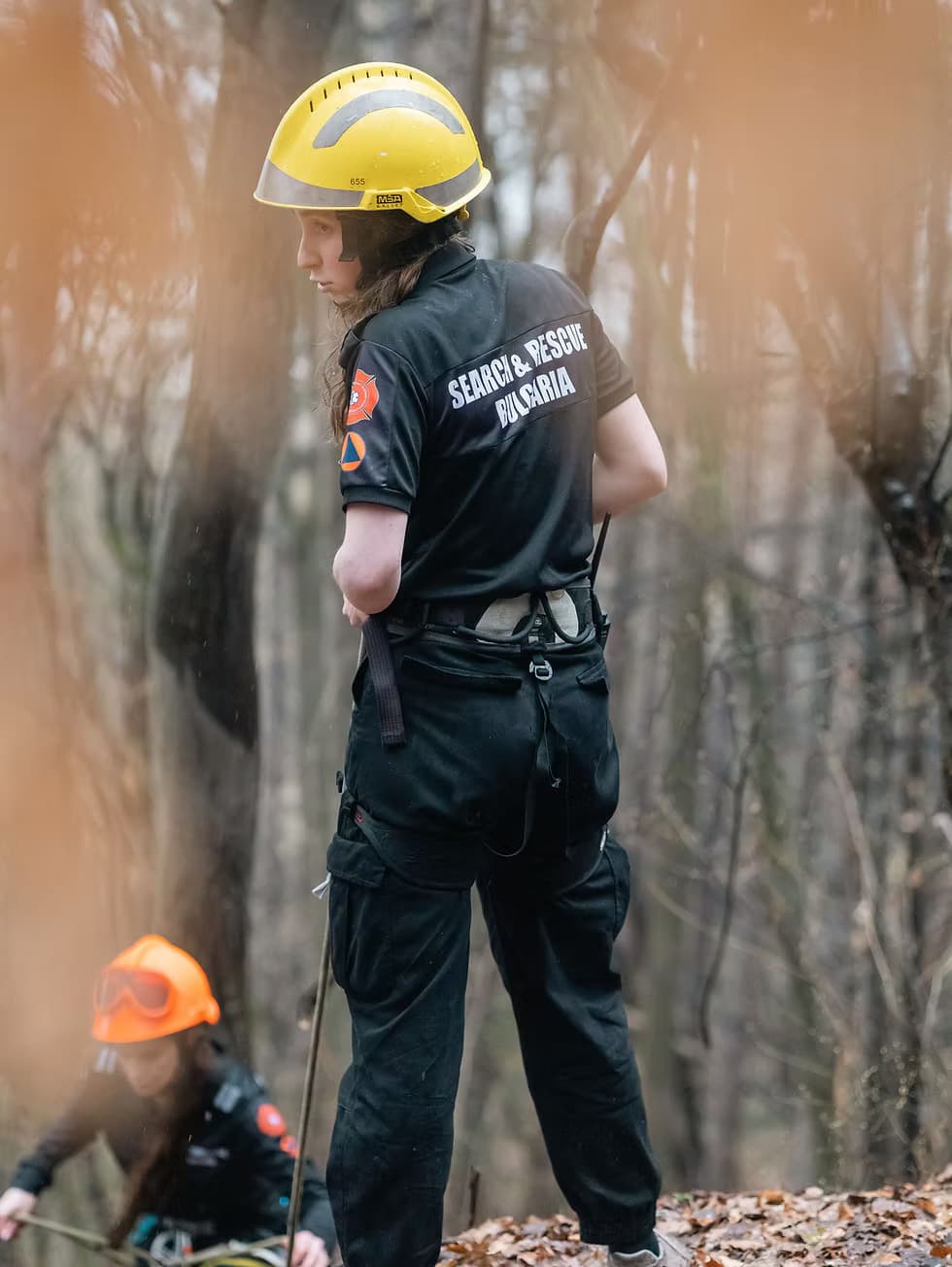 Екип на терен